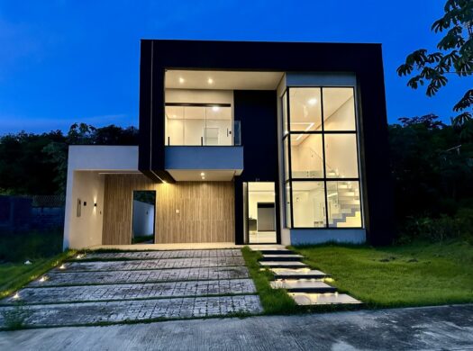 Casa Duplex com 4 Suítes a VENDA no Condomínio Mosaico Ponta Negra – Manaus