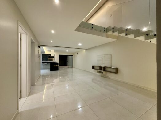 Casa Duplex com 4 Suítes a VENDA no Condomínio Mosaico Ponta Negra – Manaus