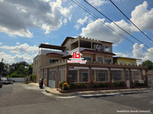 Casa triplex com 5 suítes, piscina no Conjunto Maracanã,Venda em Flores – Manaus