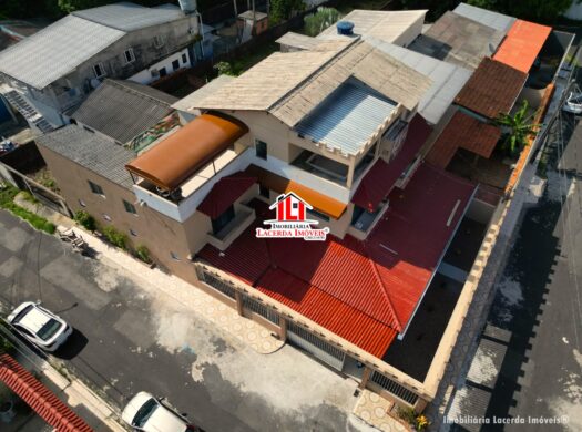 Casa triplex com 5 suítes, piscina no Conjunto Maracanã,Venda em Flores – Manaus