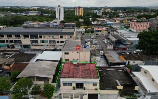 Casa Duplex com 6 apartamentos pra locação ideal pra investimento, 238m² , A venda no bairro Parque dez, Manaus AM.