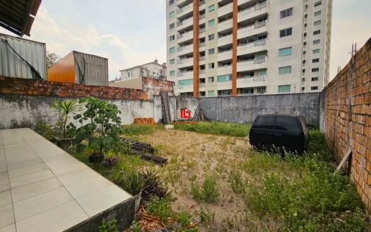 Casa Duplex mobiliada com 3 quartos sendo 1 suíte, estratégico para empresas, a venda no bairro Parque dez de Novembro, Manaus AM.