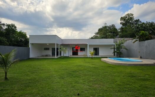 Condomínio Porto Tarumã Casa térrea semimobiliada com 3 suítes, piscina, rampa de embarque e desembarque, a venda no bairro Ponta Negra, Manaus AM.