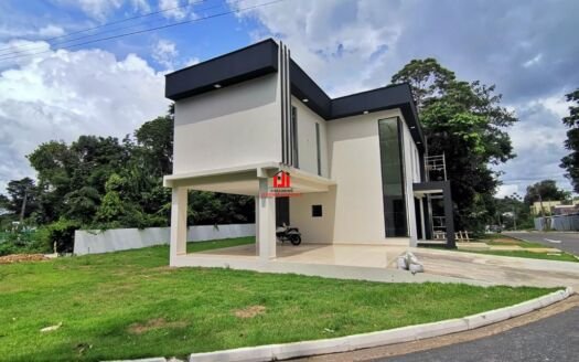 Reserva do Parque Casa Duplex com 4 suítes sendo 3 suítes com closet e varanda + Escritório, 525m², 4 vagas sendo 2 cobertas, a venda no bairro Ponta Negra, Manaus AM.