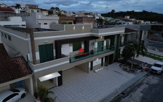 Condomínio Residencial Tapajós Casa Duplex, Mansão Resort 100% Mobiliada com 4 quartos, 6 Vagas, Portão eletrônico, a venda no bairro Tarumã, Manaus AM.