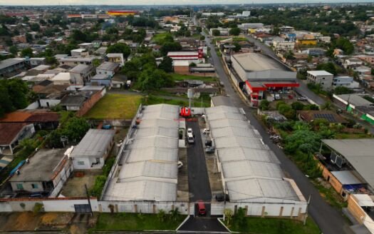 Residencial Imperial Laranjeiras Casa semi-mobiliada com 2 quartos sendo 1 suíte, reformada, 119m²,  2 vagas, a venda no bairro Flores, Manaus AM.