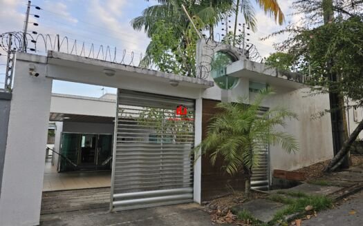 Residencial Tarumã Casa térrea com 3 suítes/semi | Piscina com hidro e iluminação, 300, Piscina com cascata, Churrasqueira com coifa inox, a venda no bairro tarumã, Manaus – AM