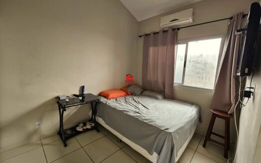 Vitta Club House Casa térrea com 3 quartos sendo 1 suíte, Quintal amplo, 233,16 m², laterais com calçada e um banheiro atras; a venda no Tarumã Açu, Manaus – AM