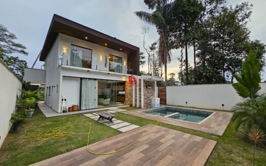 Alphaville Manaus 4, Casa duplex nova com 4 quartos sendo 3 suítes todas com closet e varanda,378m², piscina com cascata e hidro, iluminação led, venda no bairro ponta negra Manaus – AM