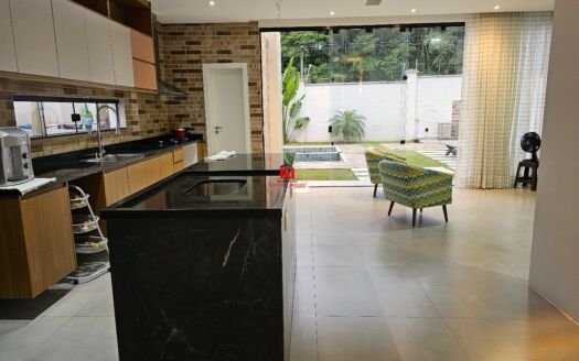 Alphaville Manaus 4, Casa duplex nova com 4 quartos sendo 3 suítes todas com closet e varanda,378m², piscina com cascata e hidro, iluminação led, venda no bairro ponta negra Manaus – AM