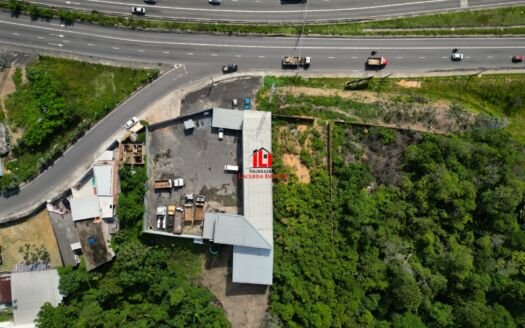 Terreno comercial ou residencial na Av. Gov. José Lindoso com 1.200m² todo Murado a venda nem Manaus