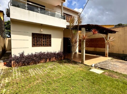 Casa Sobrado, c/ 03 Qtrs, sendo 02 suítes, ESTRADA DO CETUR.